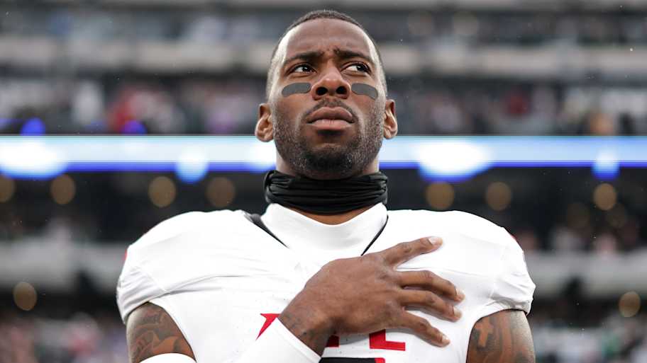 2 surprising Falcons players fans should beg Atlanta to leave in 2025