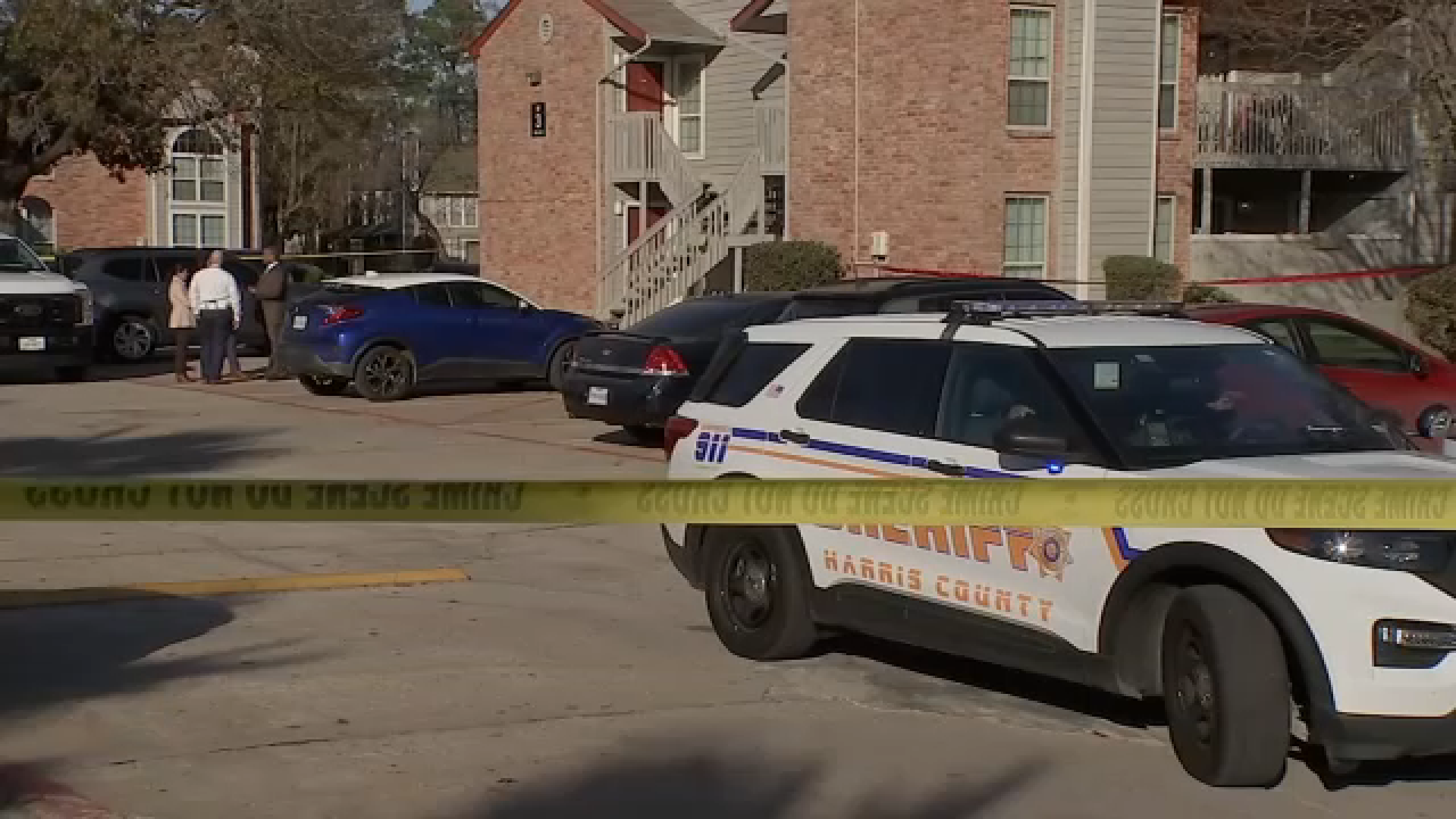 Man found dead outside east Harris County apartment, HCSO says