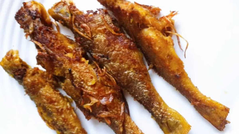 What makes Bengal’s topse mach bhaja a culinary classic?