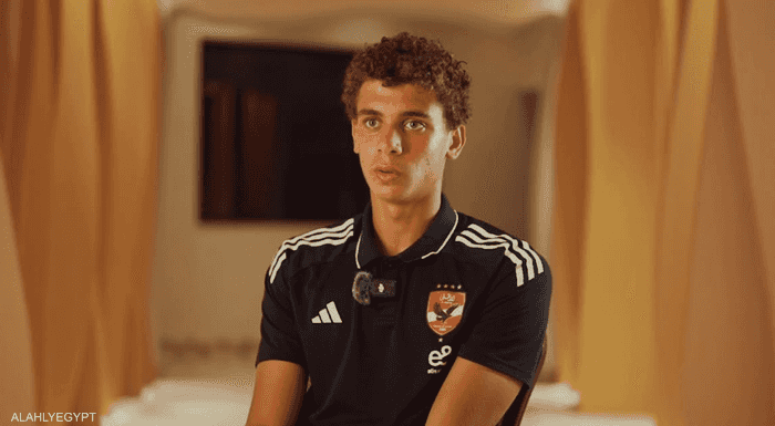 لاعب الأهلي المصري حمزة عبد الكريم