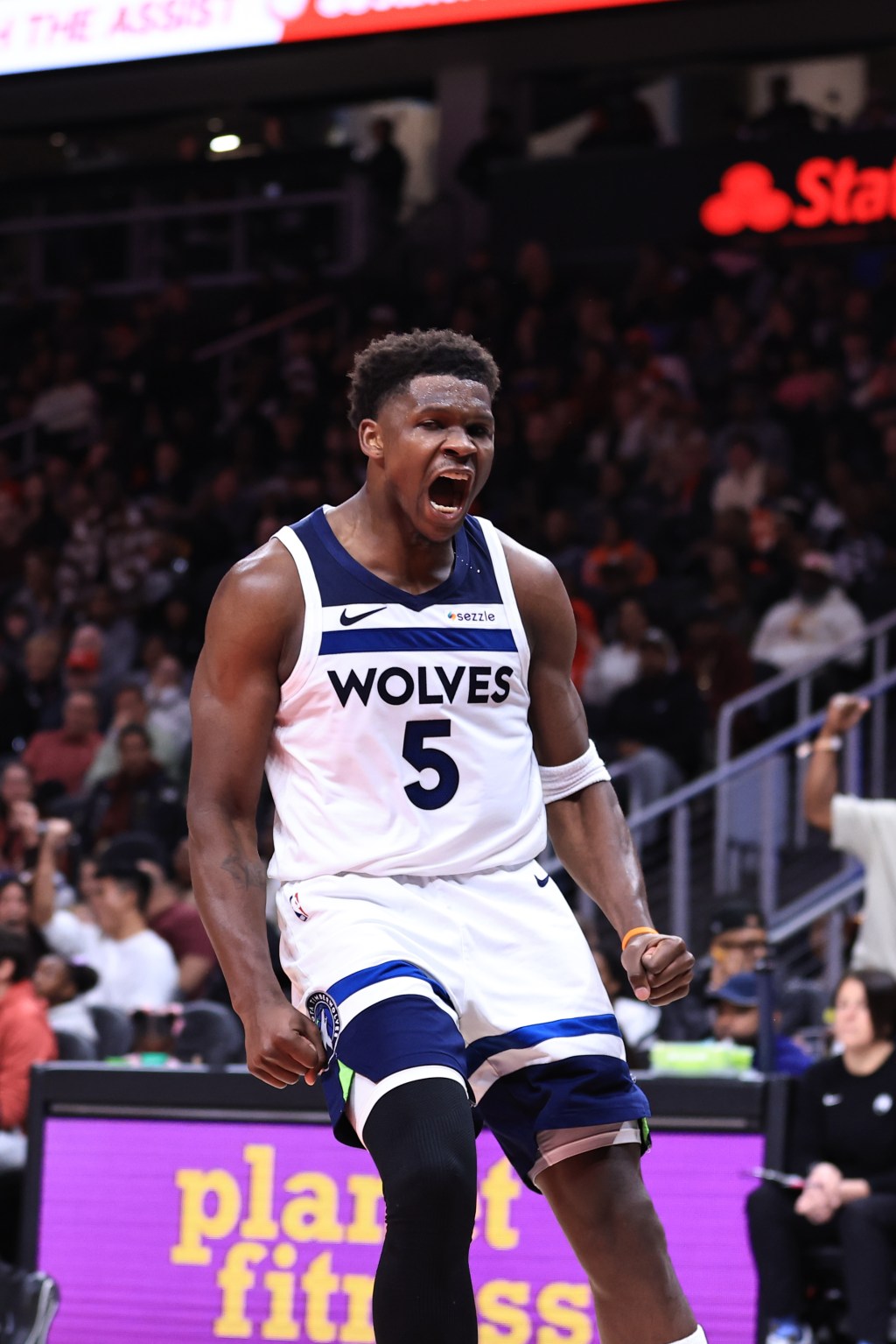 Anthony Edwards leaves Timberwolves bench midgame in shocking scene
