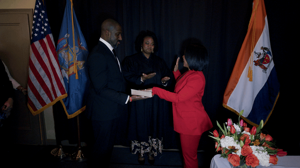 New chapter for Albany as Dorcey Applyrs sworn in as mayor