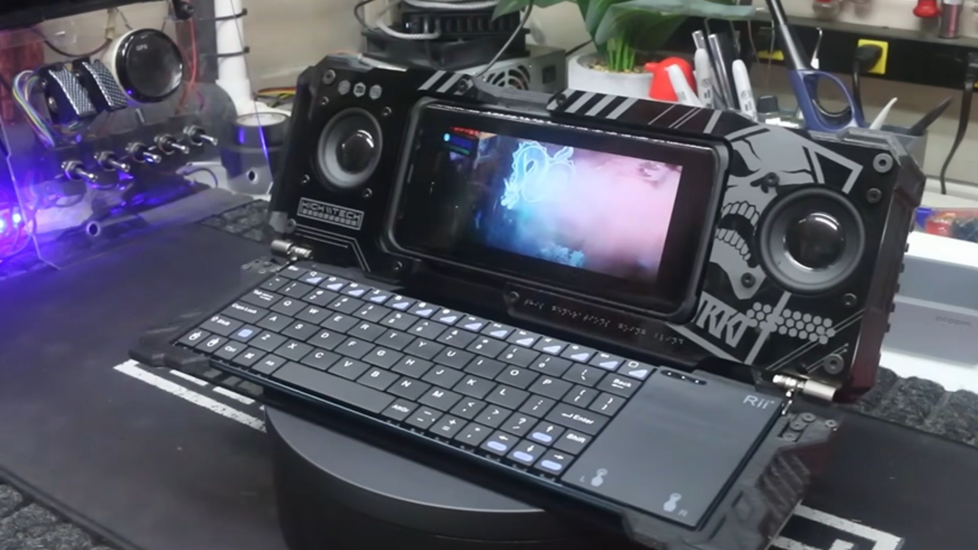 Modder builds clamshell cyberdeck that adds speakers, ports, and ...