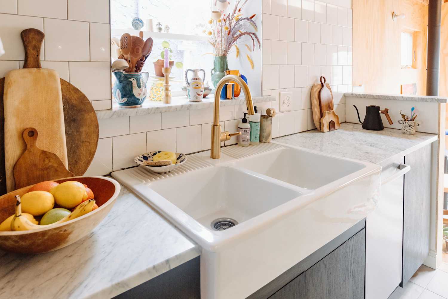 This dish basin instantly elevates cramped kitchens (zero reno needed!)