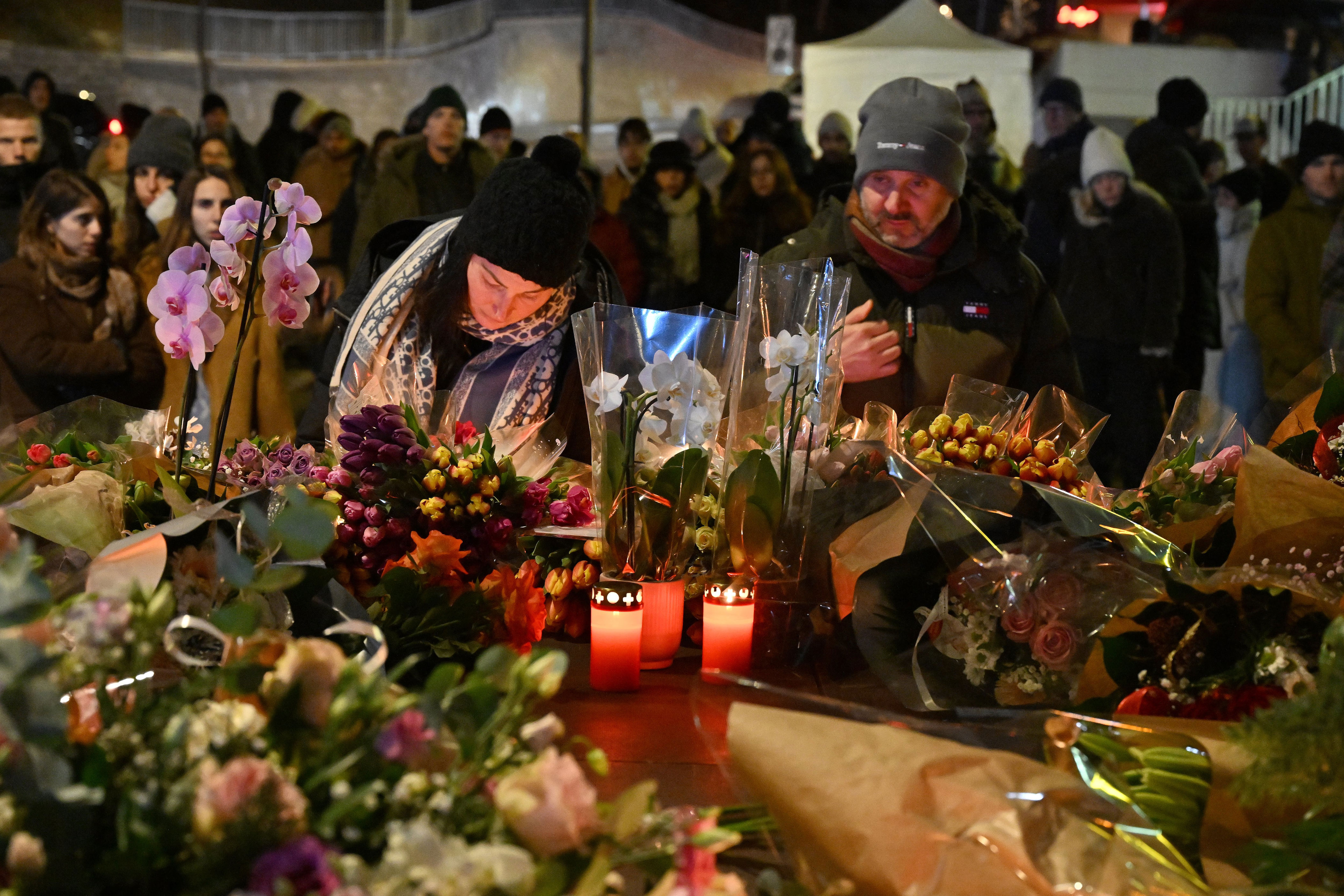 Un club nocturno suizo donde decenas de personas murieron en un incendio anunciaba bengalas