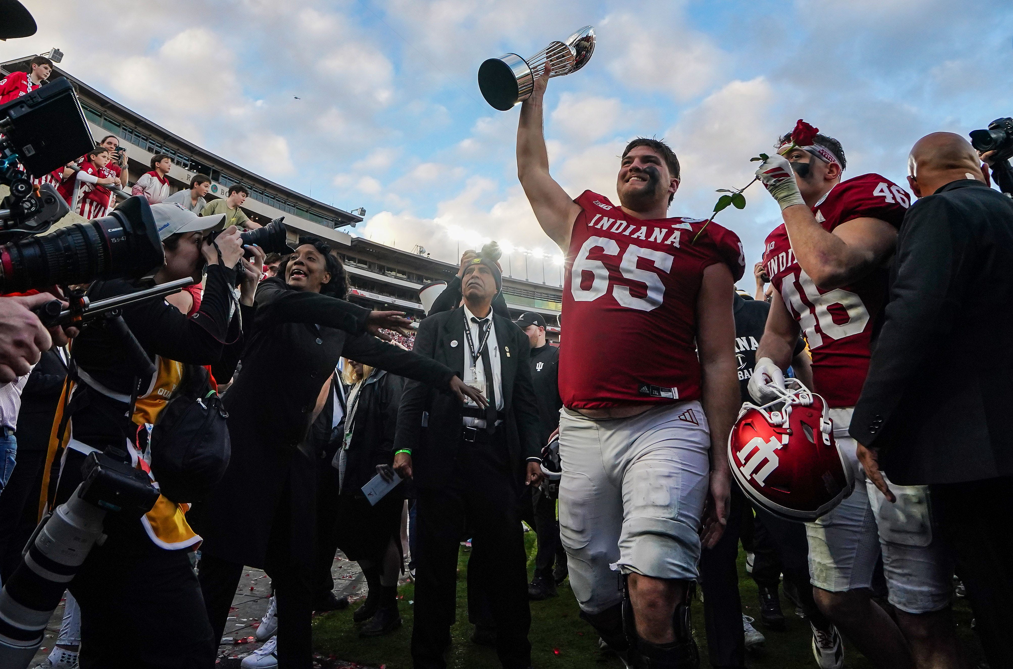 Why this critical Indiana football offensive lineman will miss spring ...