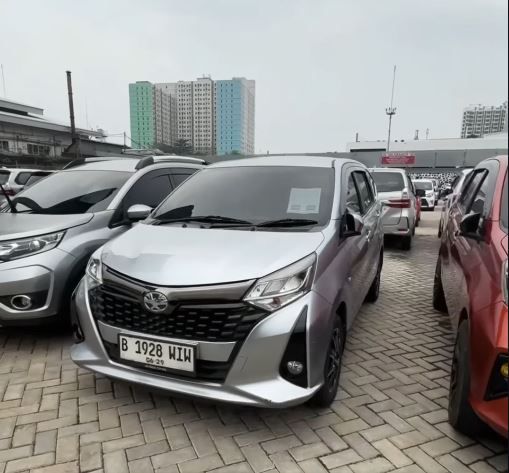 – Mobil Bekas Laris di Lelang