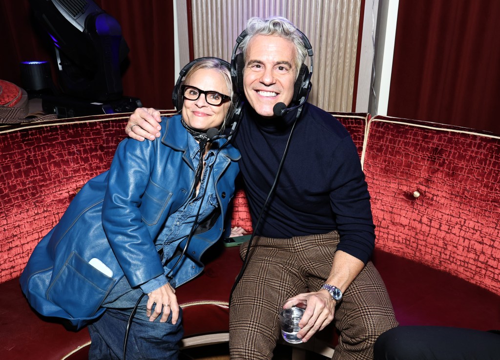 Comedian Amy Sedaris gets mixed reaction over 'transphobic' joke on CNN ...