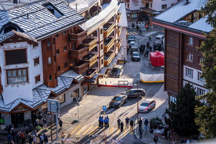 Api unggun diduga penyebab ledakan resor ski di Swiss