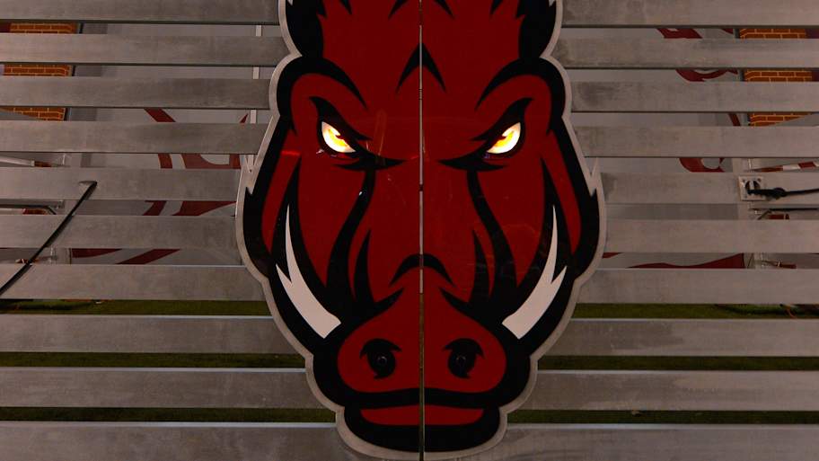Top Arkansas recruit eyes return home as Razorbacks football remains quiet