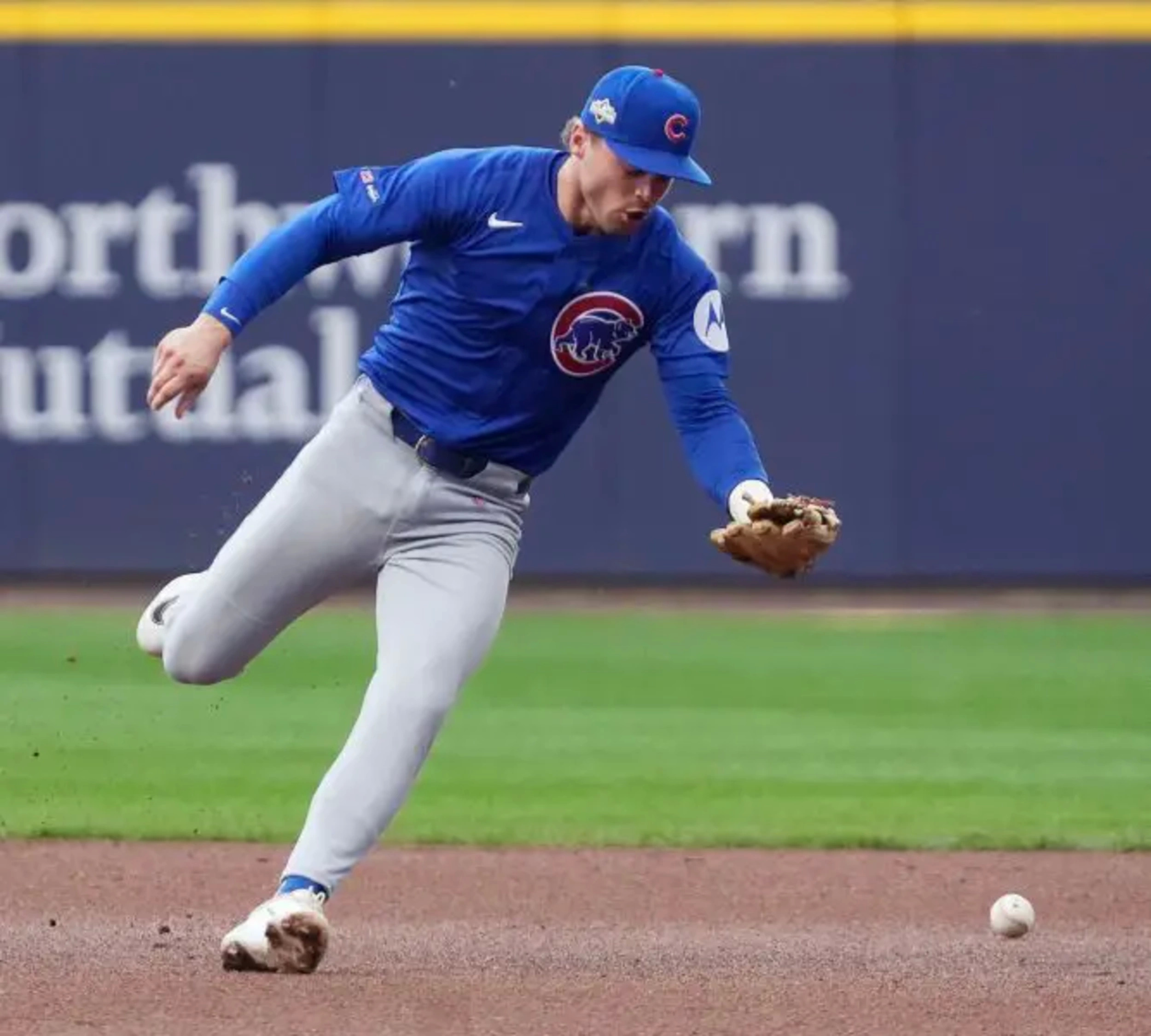 Chicago Cubs reportedly fielding calls on former Gold Glove infielder<br>