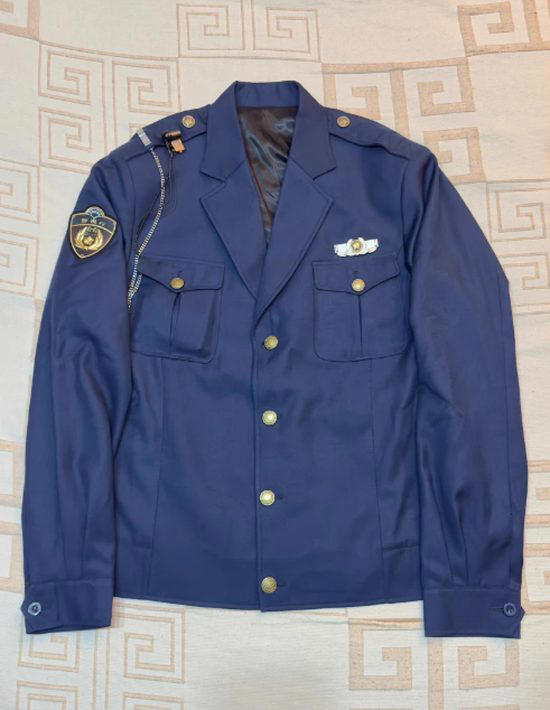 超希少　新品　中国警察　最新制服　上下 中国のフリマアプリに「日本の警察や自衛隊の制服」が大量出品…一体