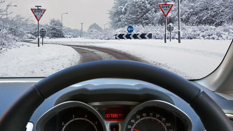 How to drive safely on ice and snow