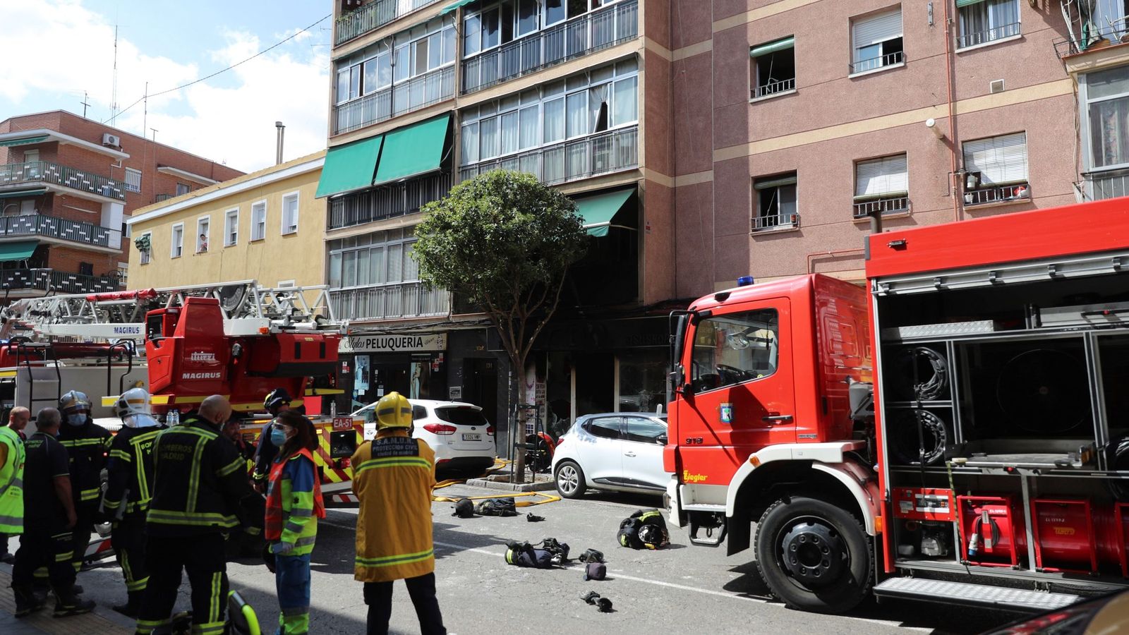 Un incendio deja cuatro intoxicados por humo y once evacuados en un ...