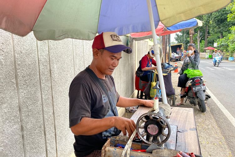 Tukang Jahit Abadi yang Tak Pernah Luntur