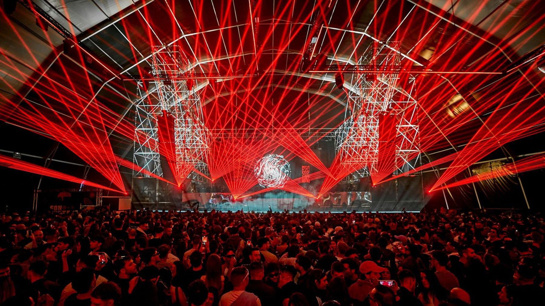 Danzú inaugura el 2026 con un espectáculo de música y luces sin ...
