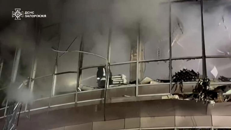 3 firefighters hurt in 2-alarm Staten Island house fire, fire on all ...
