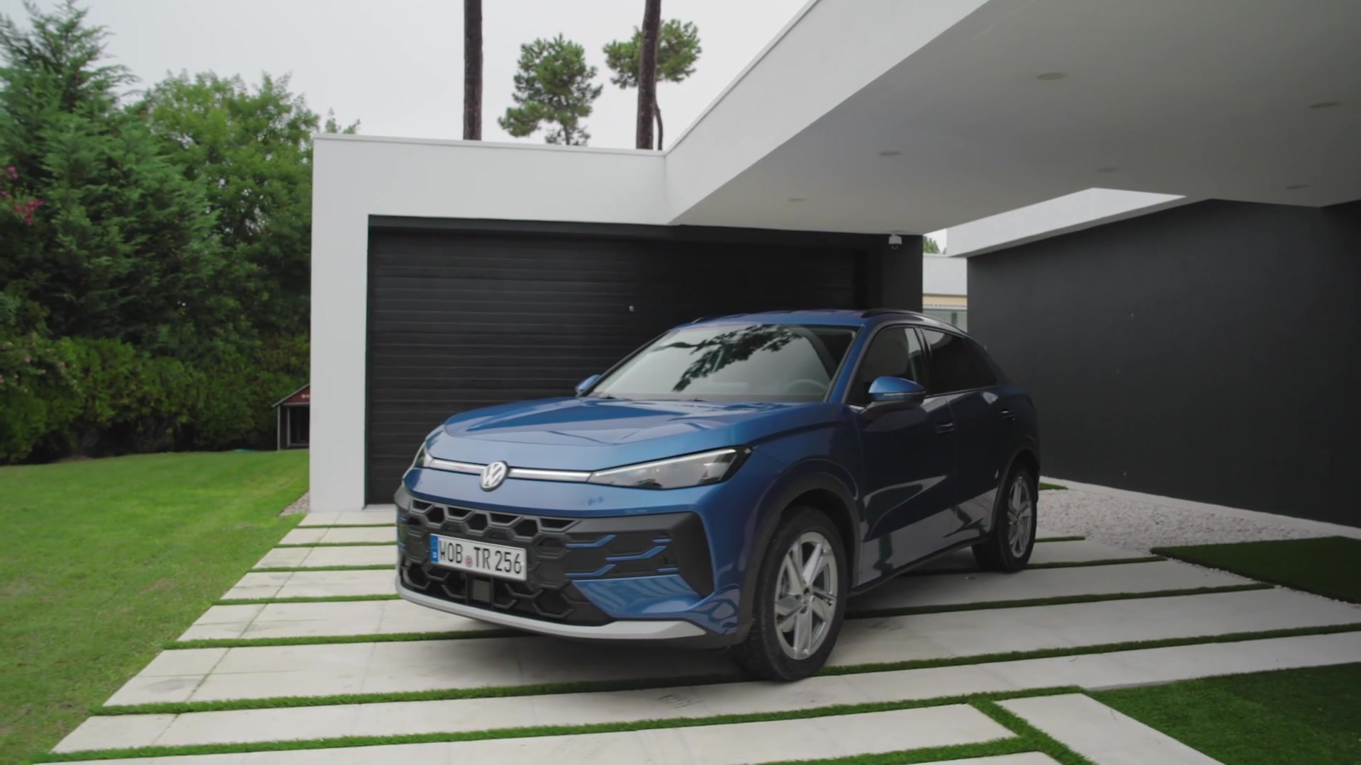 The new Volkswagen T-Roc exterior design in Celestial Blue Metallic