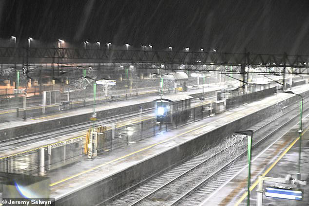 Here comes the snow: UK predicted to have snowfall at midday today amid ...