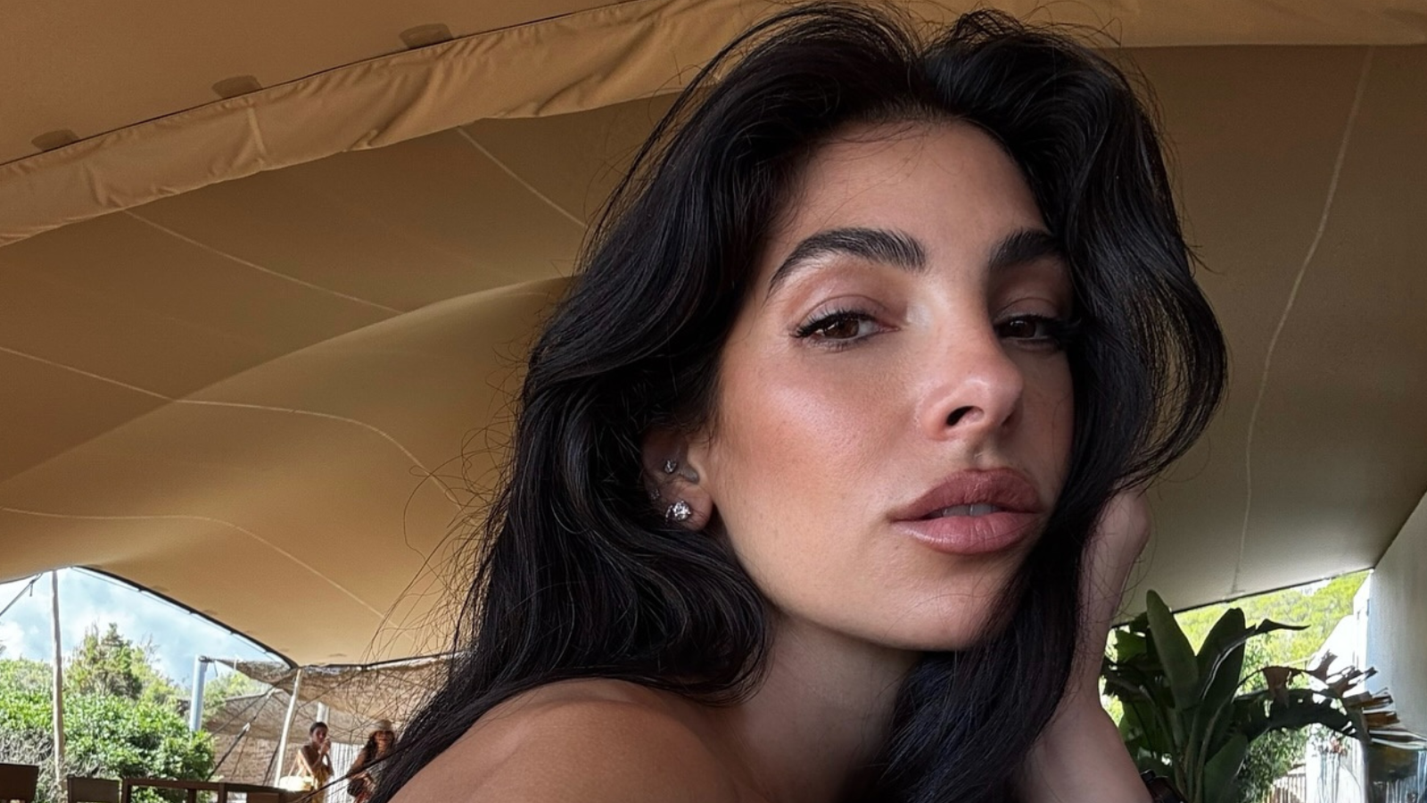 Prachtige foto: Anna Nooshin gaat uit de kleren voor lingeriemerk