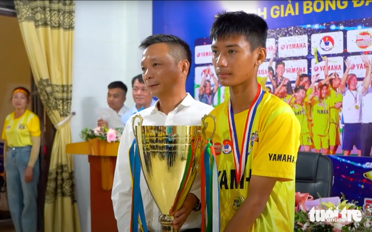 Trả lại tuổi thật cho cầu thủ xuất sắc nhất giải U13 toàn quốc