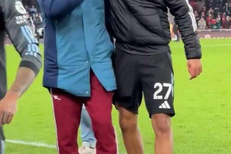 Declan Rice injury worry as Arsenal star seen gesturing to knee in footage