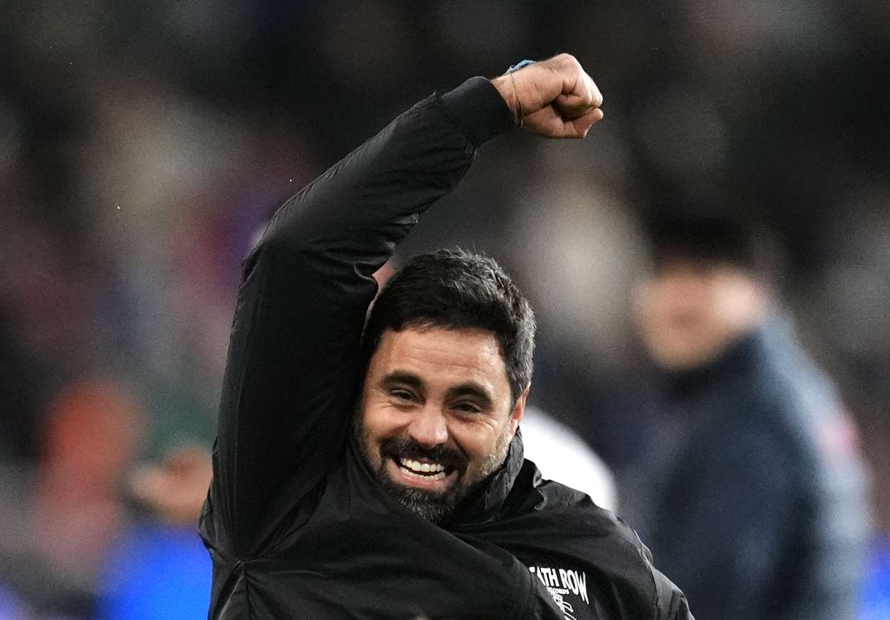 Vítor Matos mete a quarta em casa e Swansea distancia-se da zona de descida