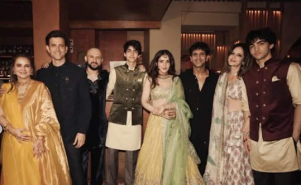 Hrithik Roshan, ex-wife Sussanne, sons and Arslan Goni's viral pic from ...