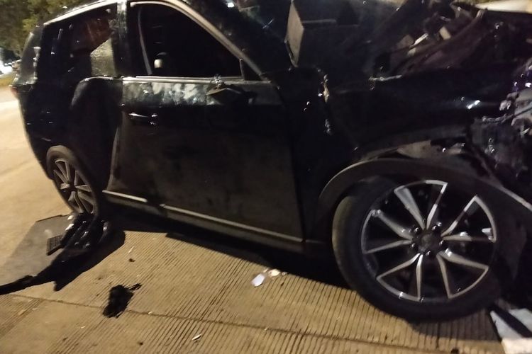 Tragis! Mobil Tabrak Lari di Tambora Tewaskan Dua Orang, Hancur Dihantam Kereta di Mangga Dua