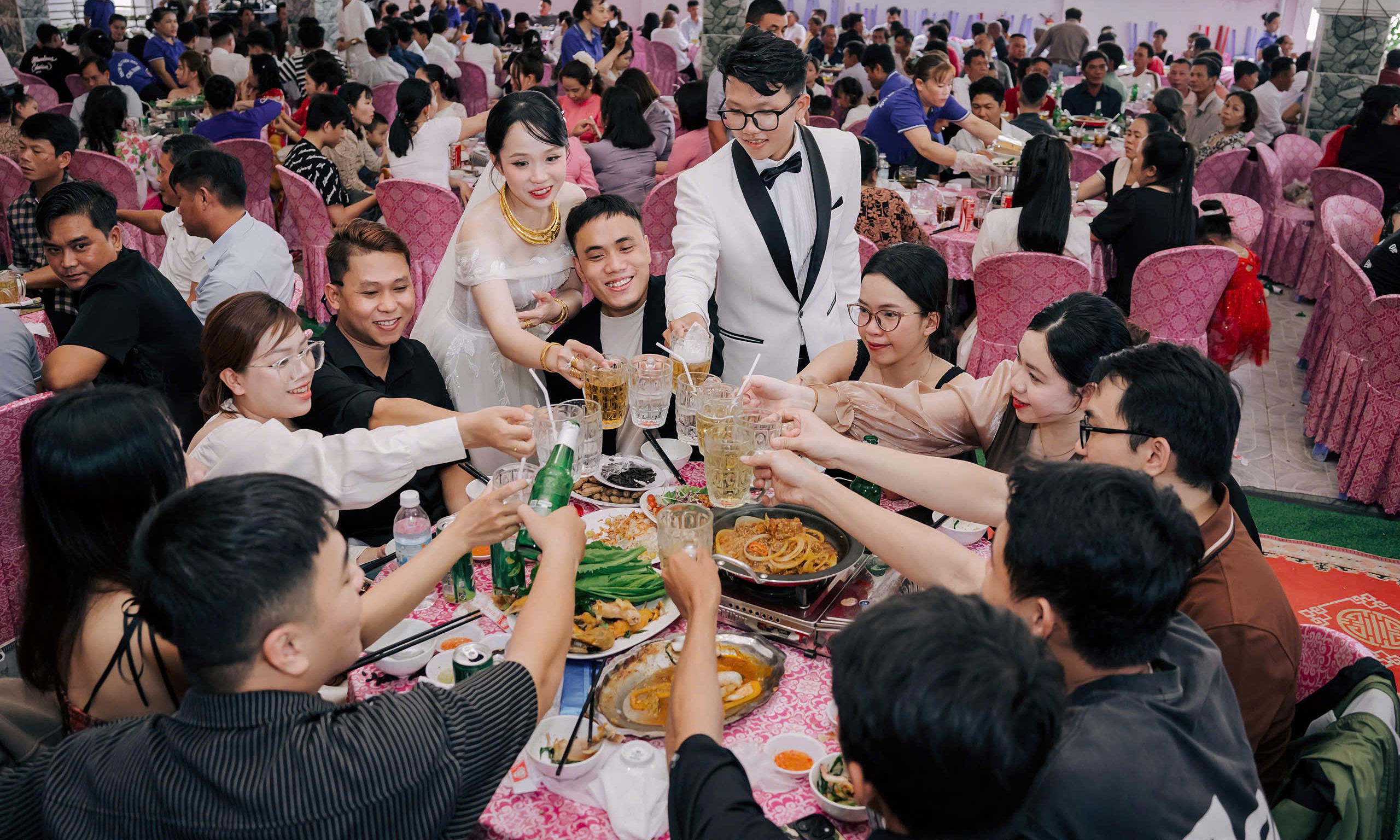 Inviting strangers to weddings becomes growing trend in Vietnam