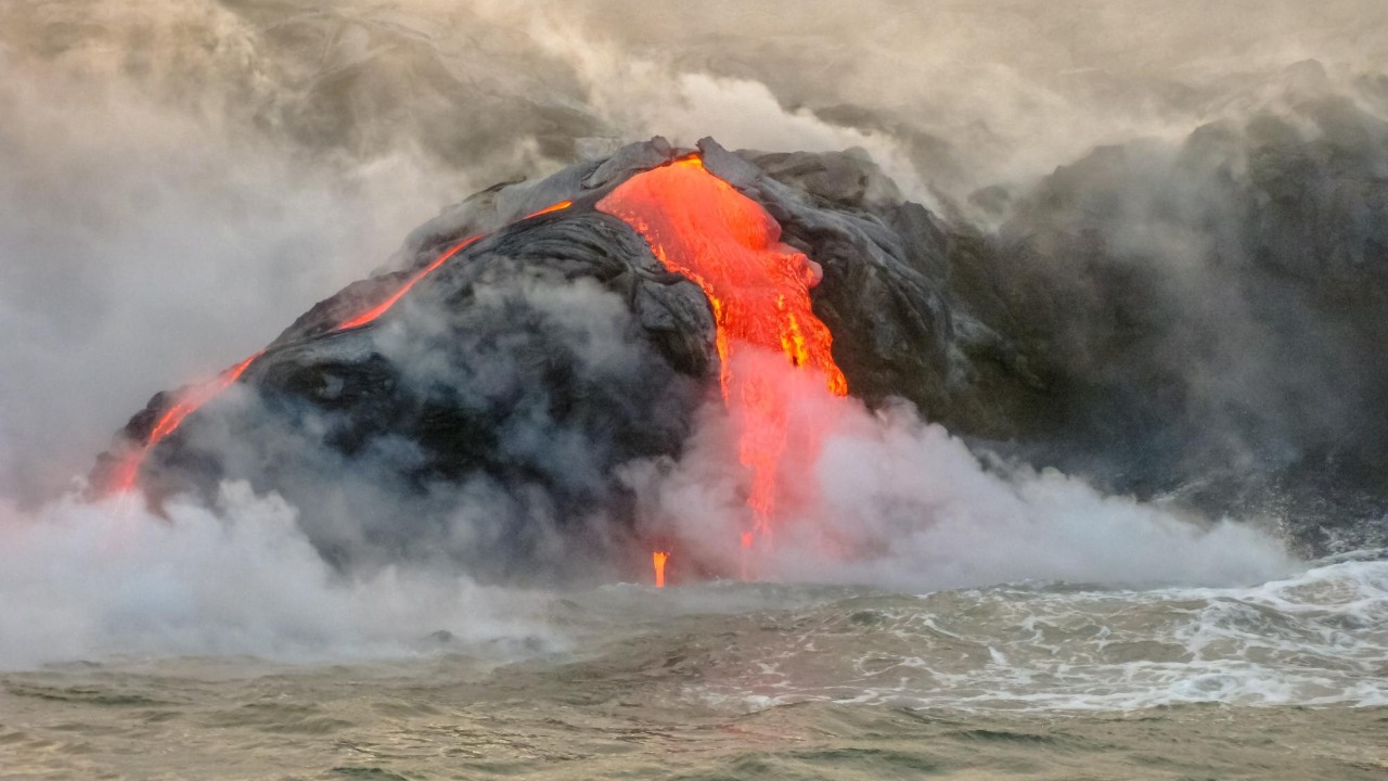 USGS: Mega eruptions could hit in days, mass evacuations underway<br><br>