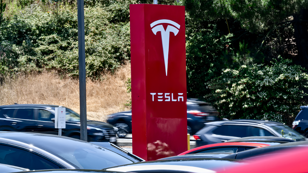 Elon needs to sell 555,000 Teslas in 30 days after sales hit record 4-year low<br><br>