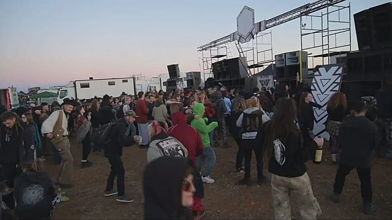 La rave que tiene en jaque a 300 guardias civiles con cerca de 1.000 ...