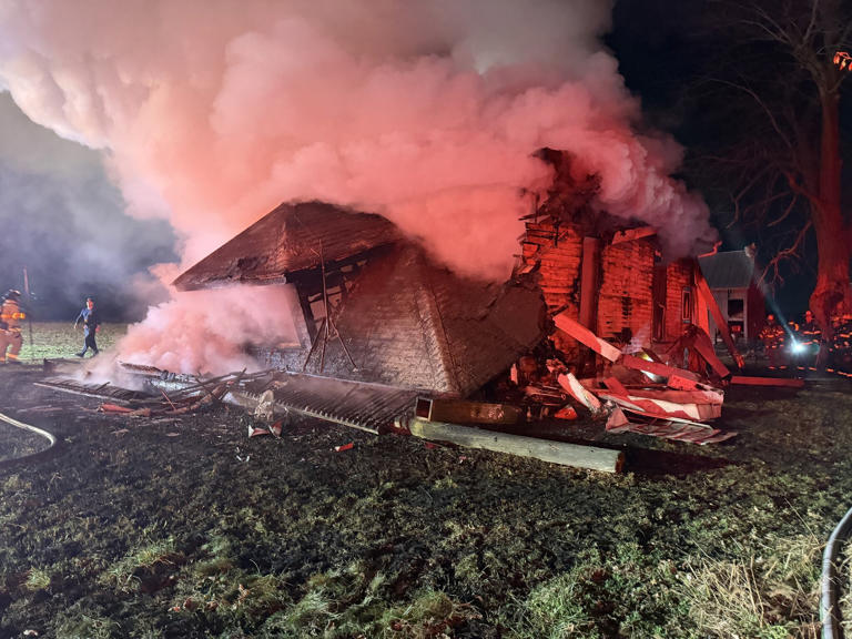 Abandoned house a total loss following fire Thursday in Warrick Co ...