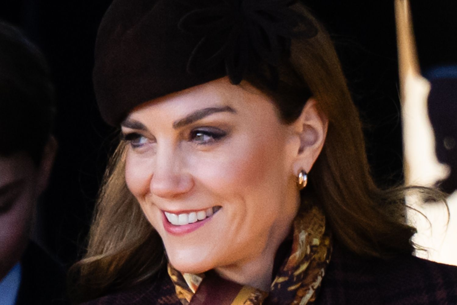 Kate Middleton cracks an unexpected joke when a man's chair breaks in ...