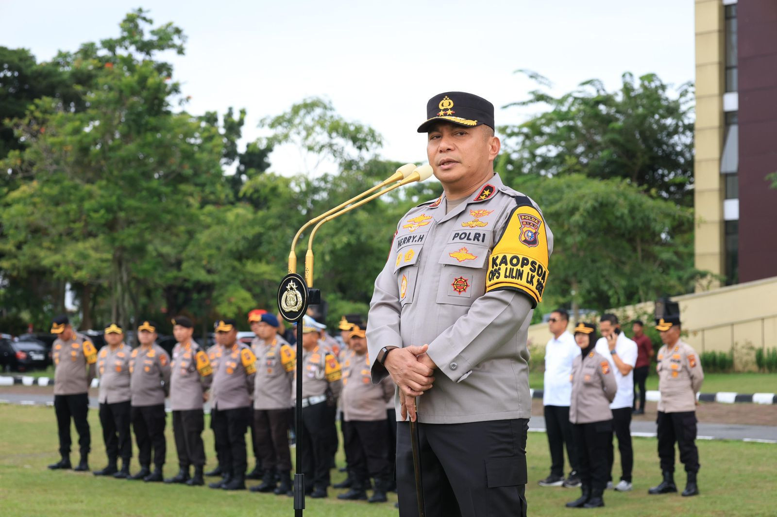 Polda Riau Konsisten Lindungi Alam dengan Menanam Pohon pada 2026