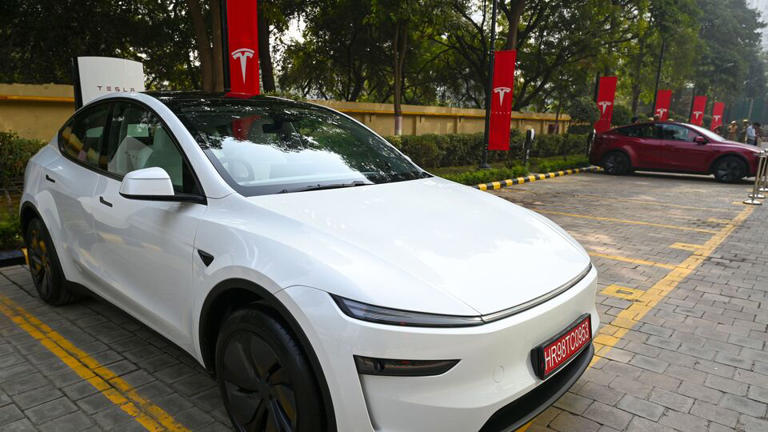 Tesla stock drops over 2.5% intraday after Q4 vehicle deliveries ...