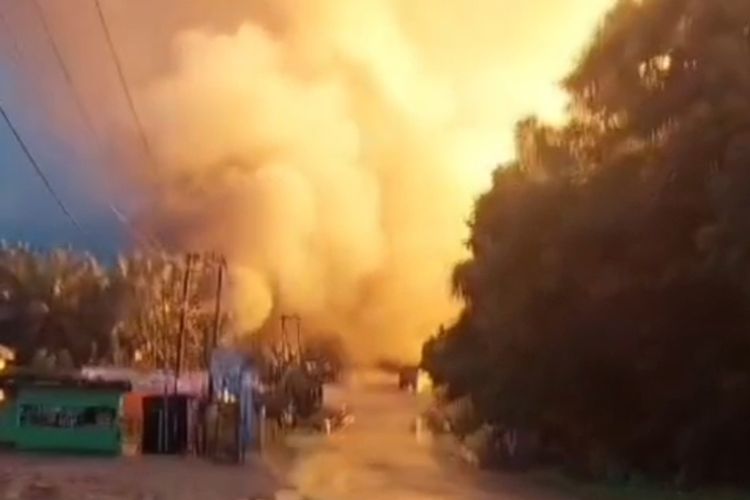 Kebakaran Pipa Gas TGI Bikin Warga Panik, Diduga Pesawat Jatuh