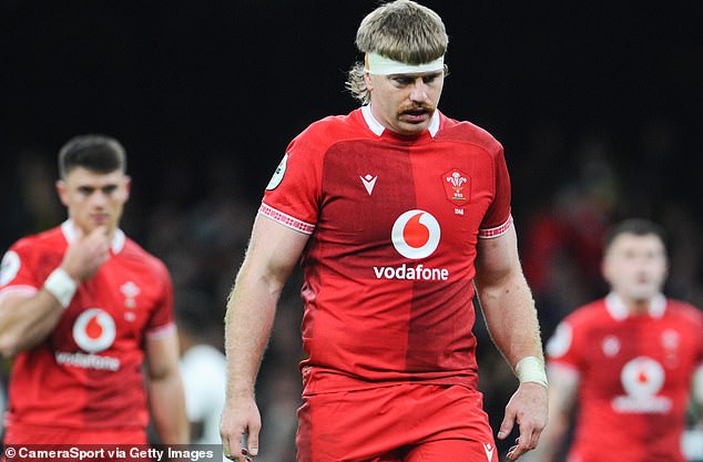 Aaron Wainwright quits Welsh rugby for Leicester as he becomes latest ...