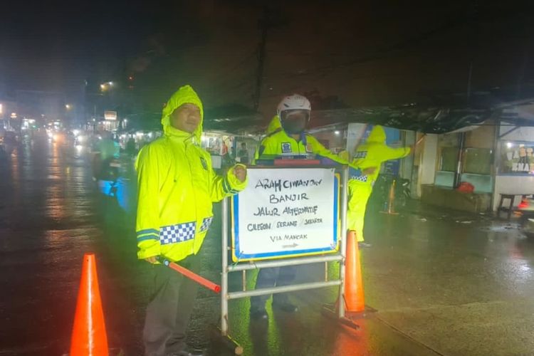 Akses Pelabuhan Ciwandan Tersumbat, ASDP Jamin Tiket Kapal Tetap Berlaku