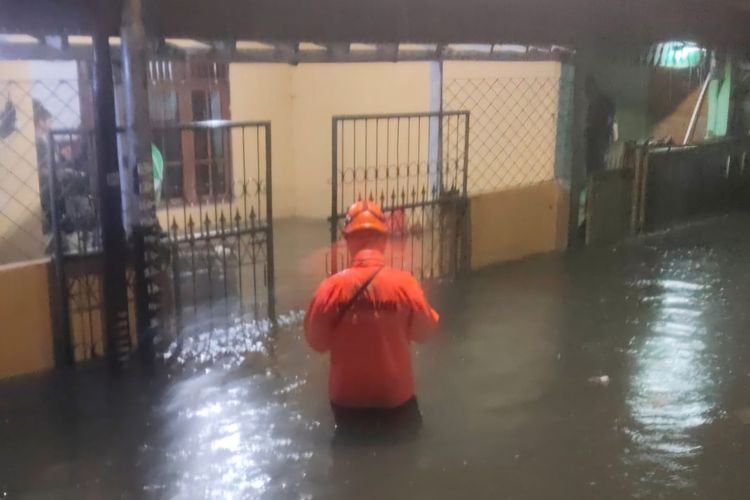 Siaga Banjir! Jakarta Dikepung Genangan Pagi ini: 6 RT dan 4 Jalan Terendam, Pasar Minggu hampir 1 M