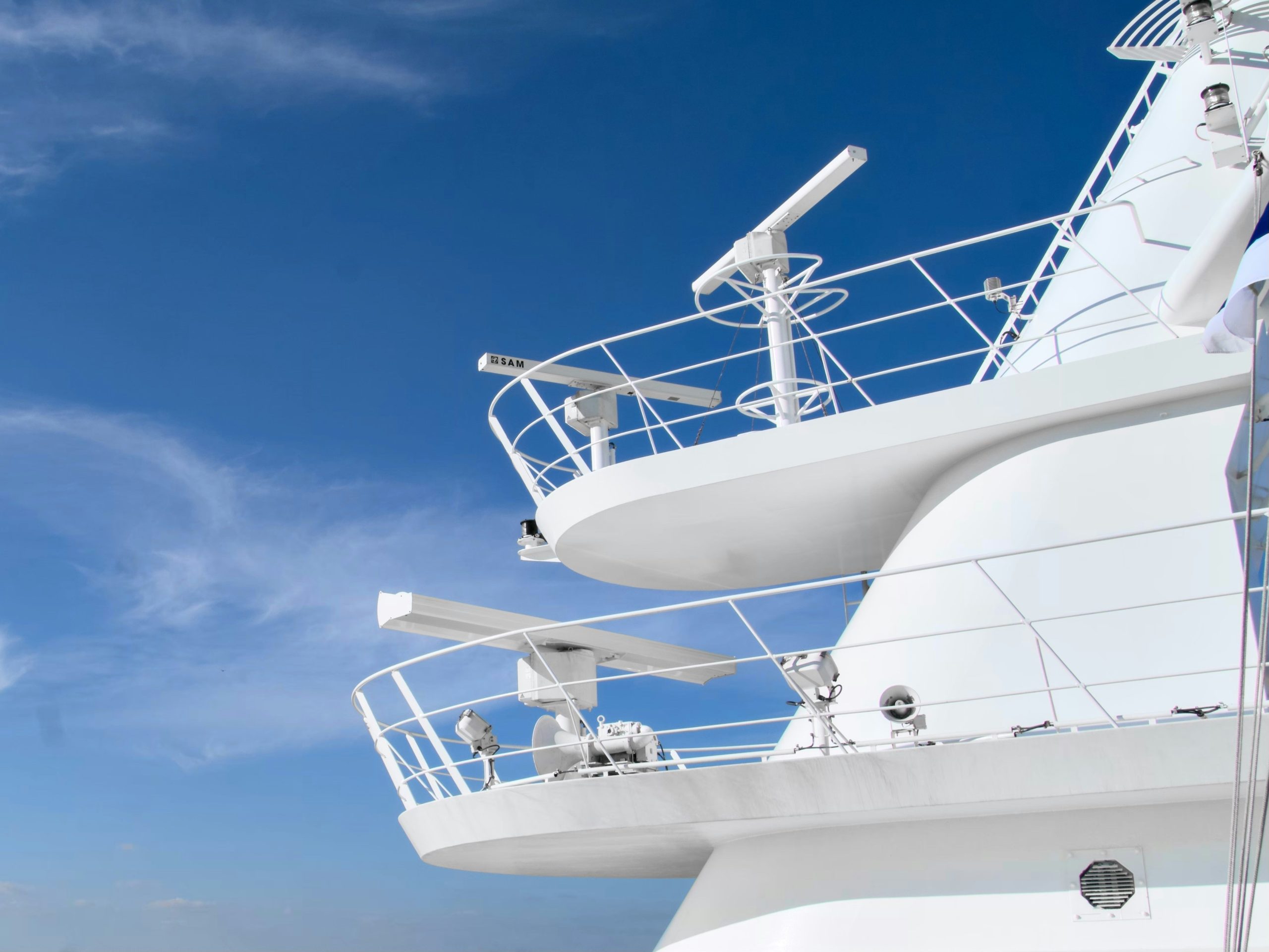 Cruise ships vs land tours for sightseeing<br><br>