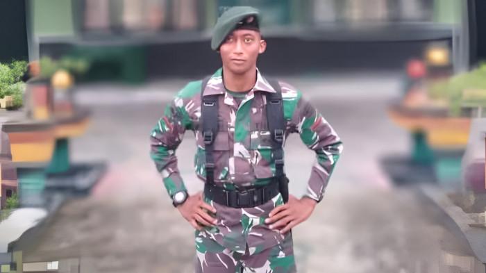 Air mata haru keluarga Pratu Farkhan Syauqi Marpaung pecah saat jenazah tiba di ambulans