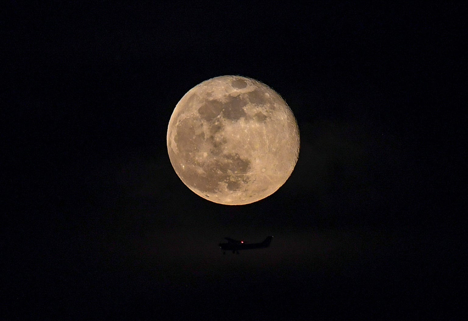 When is January's full moon? What to know about the Wolf Moon in 2026
