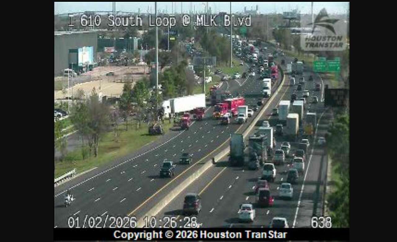 Major crash on Loop 610 causes complete closure of westbound freeway