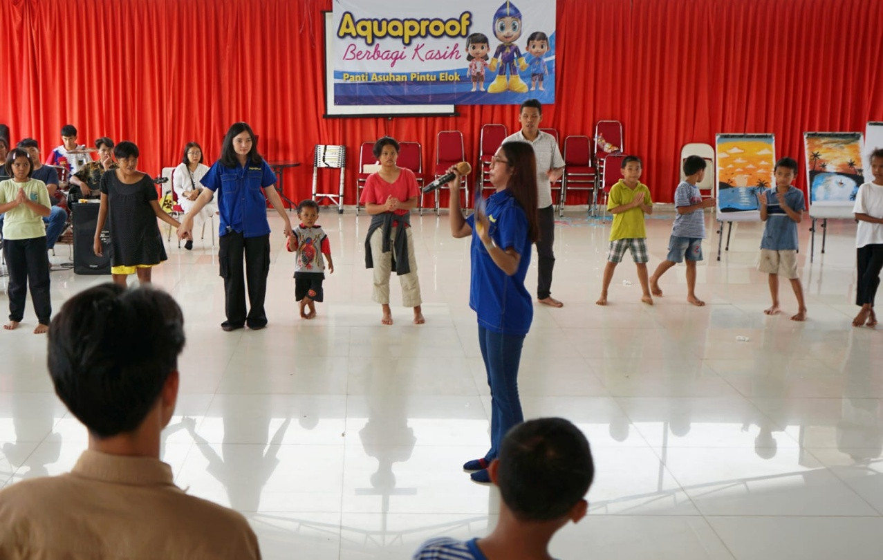 Aquaproof Berbagi Kasih ke Panti Asuhan Pintu Elok