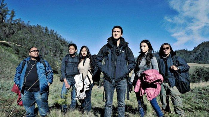 Film 5cm Kembali Hadir di Bioskop dengan Sekuel Revolusi Hati