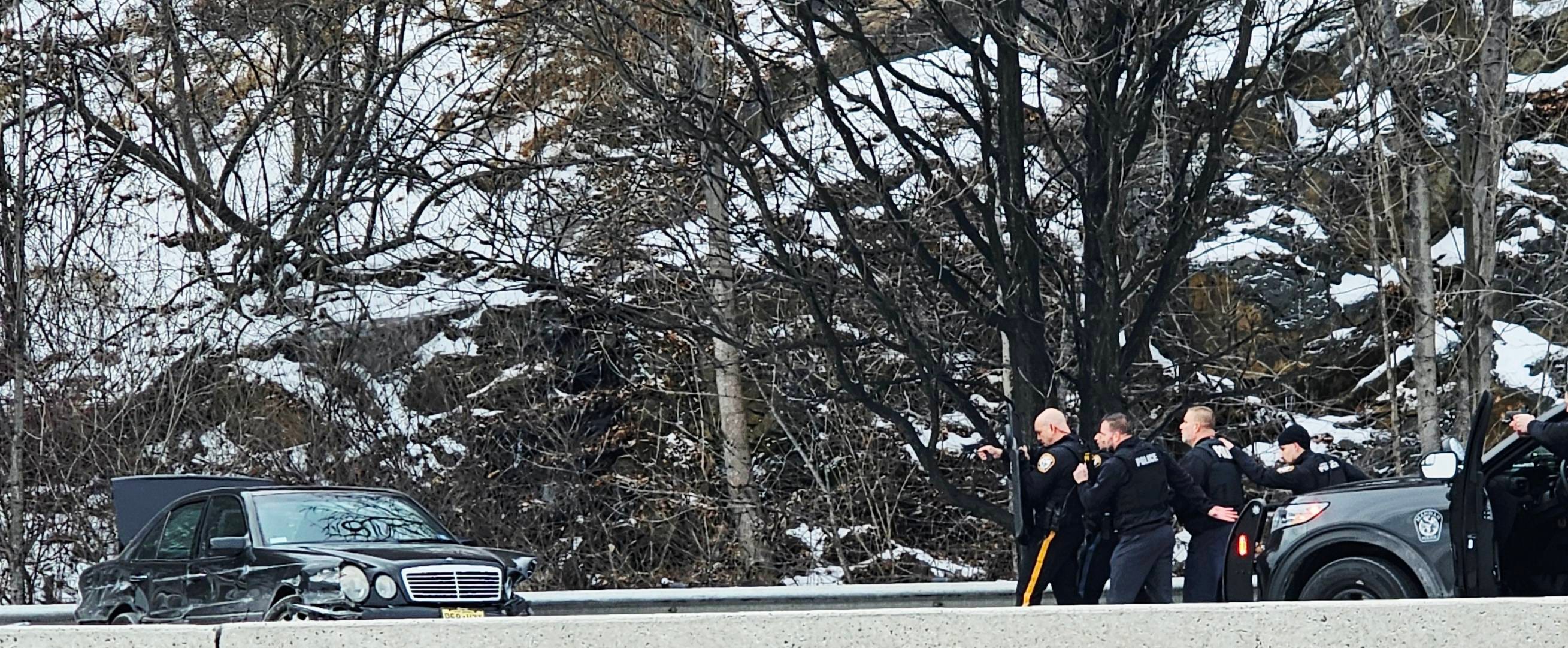 Mahwah man accused of hitting car, leading police on I-287 chase