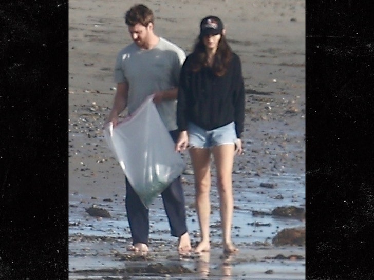 Romy Reiner cleans up beach on New Year's Day after parents' murders