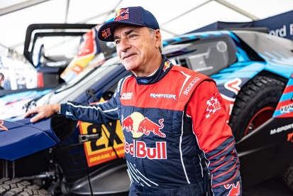 Carlos Sainz beri pesan hati untuk ayahnya sebelum Dakar 2026